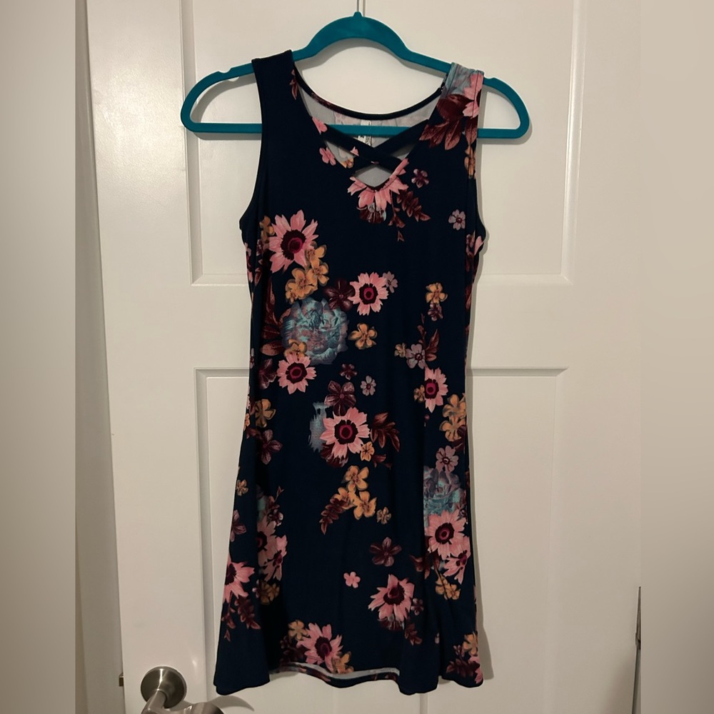 Brand:Mudd    Size:XS    Color:Dark Blue w/flowers